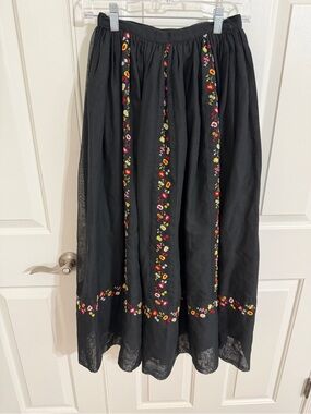 Black Floral Embroidered Full Midi Maxi Skirt Size 8 Folk Boho Cottagecore